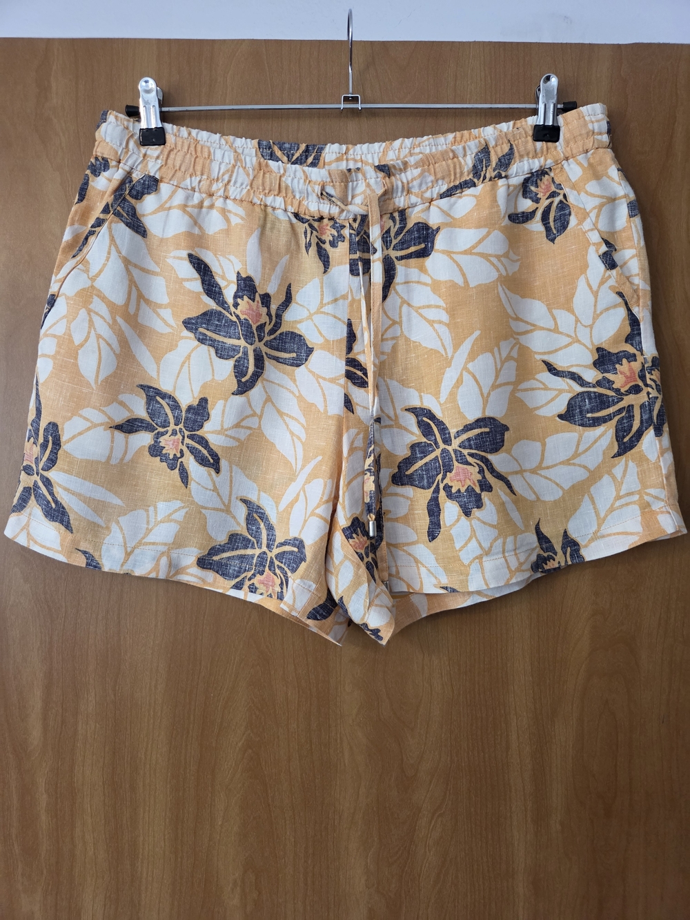 TOMMY BAHAMA Peach and Navy Floral Drawstring Linen Athletic Shorts Size L